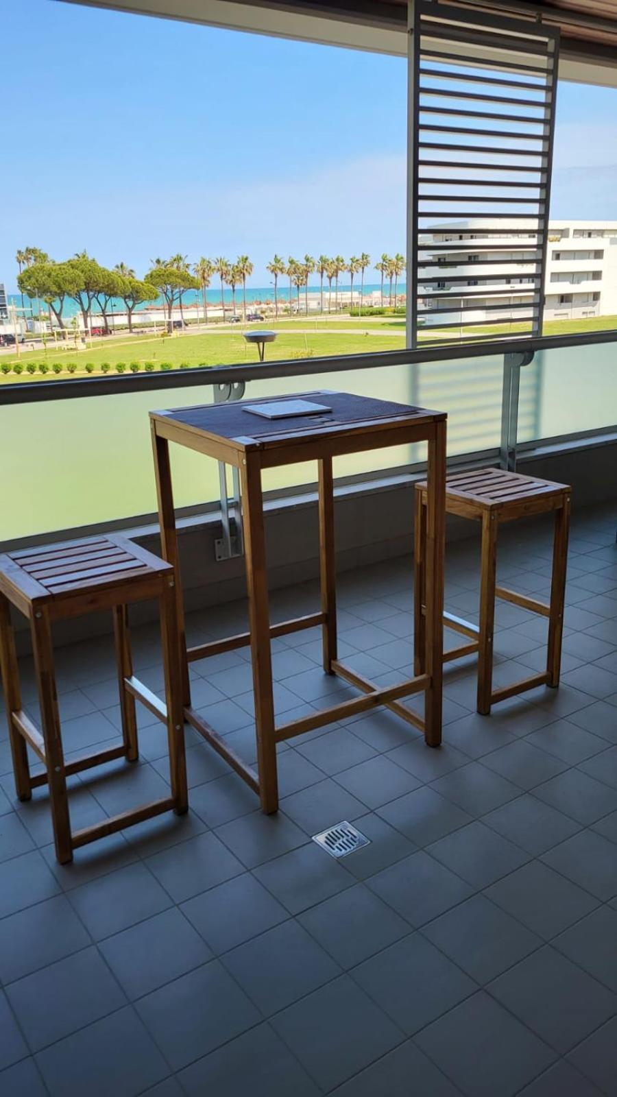 White-Blue Vibes, Seafront 2-Bedroom Apt Montesilvano Marina المظهر الخارجي الصورة