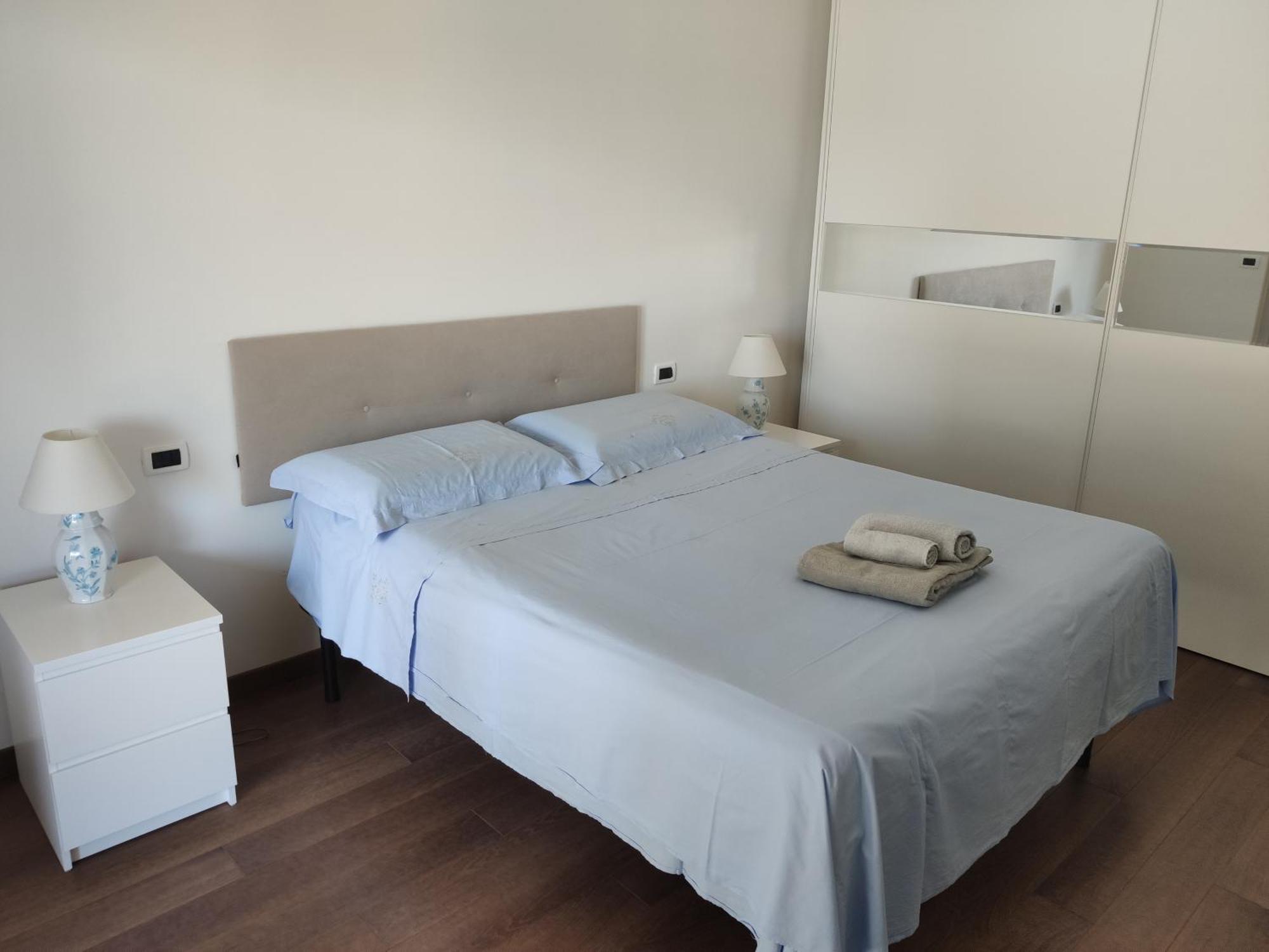 White-Blue Vibes, Seafront 2-Bedroom Apt Montesilvano Marina المظهر الخارجي الصورة